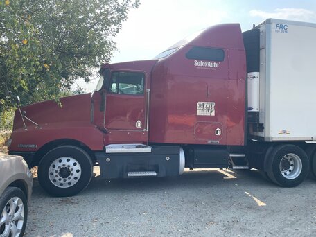 2004 Kenworth T600, красный, 1100000 рублей, вид 3