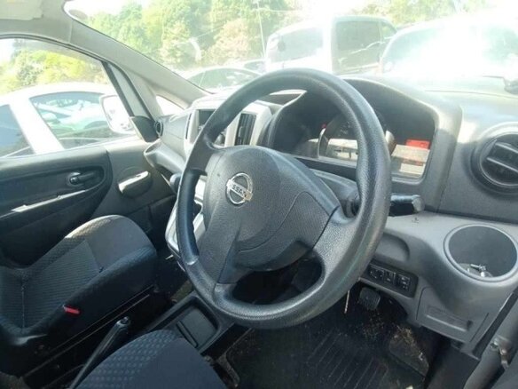 2018 Nissan NV200, серебристый - вид 8
