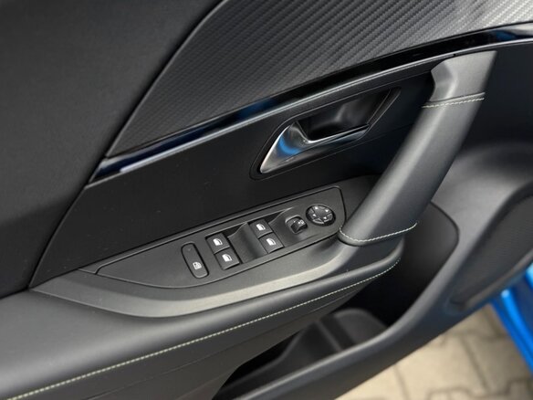 2022 Peugeot 2008 II, синий, 2650000 рублей - вид 14