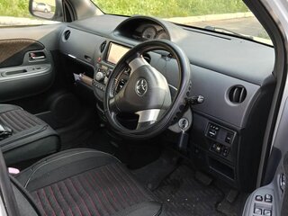 2013 Toyota Sienta I Рестайлинг 2, белый, 970000 рублей, вид 5