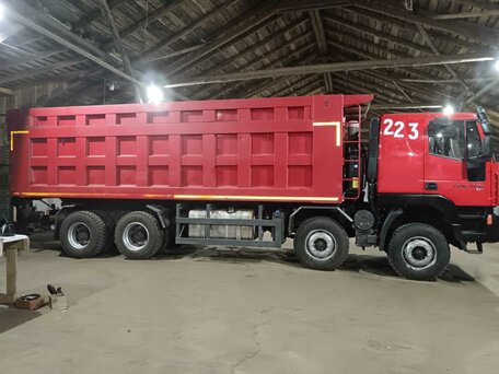 2001 IVECO-Hongyan 8x4 (CQ3406), красный, 3500000 рублей, вид 2