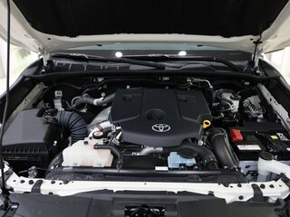 2025 Toyota Hilux VIII Рестайлинг 2, белый, 8000000 рублей, вид 5