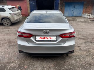 2018 Toyota Camry VIII (XV70), серебристый, 2450000 рублей, вид 2