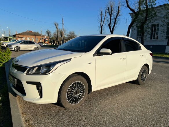 2020 Kia Rio IV, белый, 1455000 рублей - вид 2