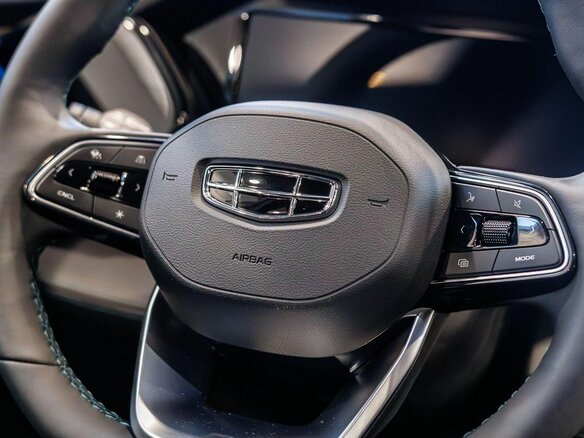2026 Geely Monjaro I Рестайлинг, белый, 4954990 рублей - вид 13