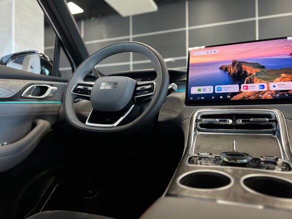 2026 Geely Galaxy M7, серебристый - вид 29