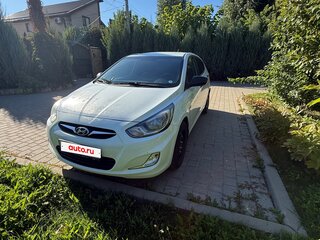2013 Hyundai Solaris I, белый, 750000 рублей, вид 1
