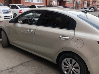 2019 Kia Rio IV, серый, 1150000 рублей, вид 4