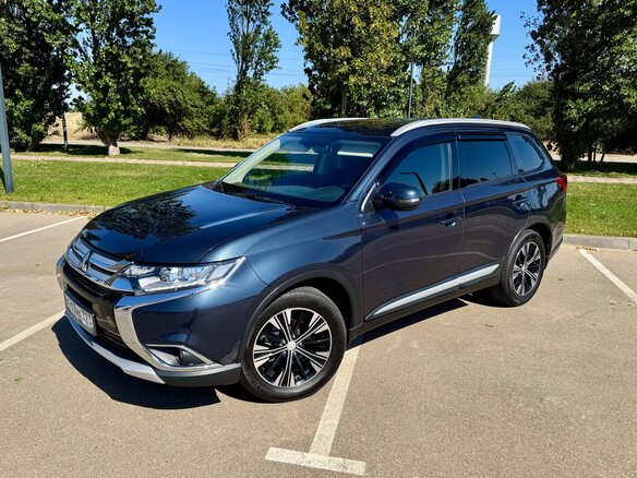 2018 Mitsubishi Outlander III Рестайлинг 3, синий, 1890000 рублей