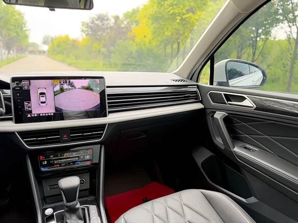 2023 Volkswagen Tiguan II Рестайлинг, белый, 2330000 рублей - вид 14