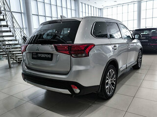 2017 Mitsubishi Outlander III Рестайлинг 2, серебристый, 1350000 рублей, вид 5