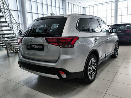 2017 Mitsubishi Outlander III Рестайлинг 2, серебристый, 1330000 рублей, вид 5