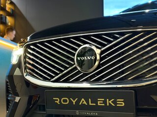 2025 Volvo XC60 II Рестайлинг 2, чёрный, 5830000 рублей, вид 3