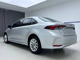 2023 Toyota Corolla Sporty XII (E210) Рестайлинг, серебристый, 1700600 рублей, вид 3