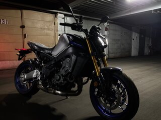2023 Yamaha MT-09 (FZ-09), серебристый, 1380000 рублей, вид 5