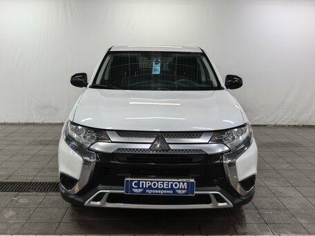 2019 Mitsubishi Outlander III Рестайлинг 3, белый, 1710000 рублей, вид 2