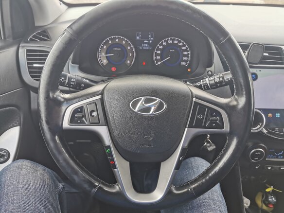 2015 Hyundai Solaris I Рестайлинг, бежевый, 950000 рублей - вид 8