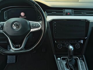 2019 Volkswagen Passat B8 Рестайлинг, синий, 1890000 рублей, вид 5