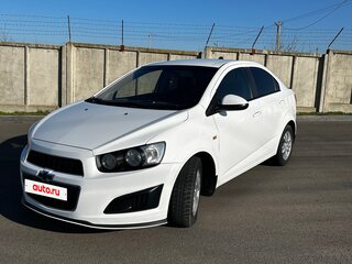2014 Chevrolet Aveo II, белый, 720000 рублей, вид 1