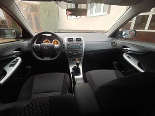 2011 Toyota Corolla X (E140, E150) Рестайлинг, серый, 885000 рублей, вид 3