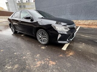2018 Toyota Camry VII (XV50) Рестайлинг 2, чёрный, 1950000 рублей, вид 1
