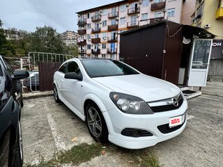 2010 Opel Astra GTC H Рестайлинг, белый, 650000 рублей, вид 1