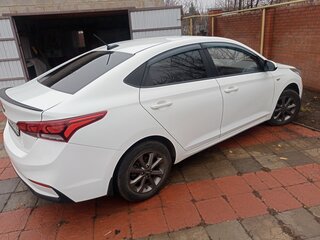 2017 Hyundai Solaris II, белый, 1050000 рублей, вид 3
