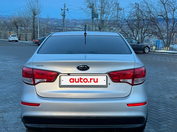 2015 Kia Rio III Рестайлинг, серебристый, 769000 рублей - вид 5
