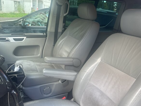 2010 Volkswagen Multivan T5 Рестайлинг, серебристый, 2250000 рублей - вид 10