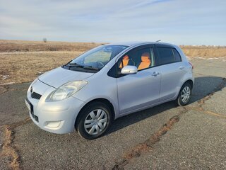 2010 Toyota Vitz II (XP90), серый, 675000 рублей, вид 1