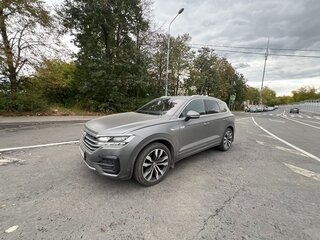 2019 Volkswagen Touareg III, серый, 5150000 рублей, вид 2