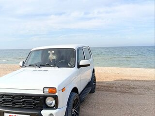 2016 Lada (ВАЗ) 2121 (4x4) I Рестайлинг, белый, 700000 рублей, вид 3