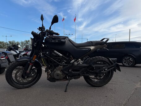 2022 Husqvarna Svartpilen 401, чёрный, 459000 рублей, вид 3