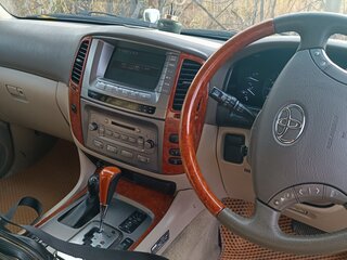 2003 Toyota Land Cruiser 100 Series Рестайлинг 1, белый, 2500000 рублей, вид 3