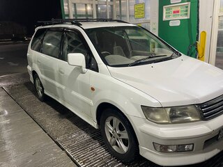 1998 Mitsubishi Chariot Grandis III, белый, 450000 рублей, вид 3