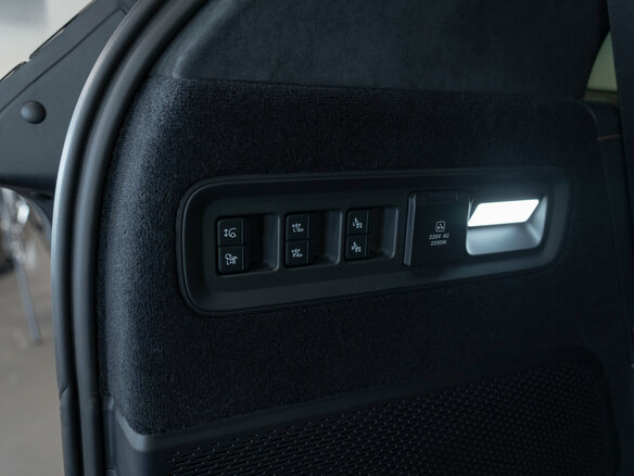 2026 Zeekr 9X 70 kWh, чёрный, 15100000 рублей - вид 34