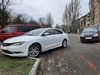 2016 Chrysler 200 II, белый, 1150000 рублей, вид 1