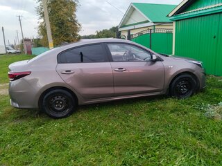 2021 Kia Rio IV Рестайлинг, коричневый, 1370000 рублей, вид 2