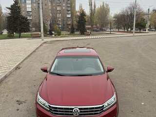 2017 Volkswagen Passat (North America and China) I Рестайлинг, красный, 1850000 рублей, вид 2