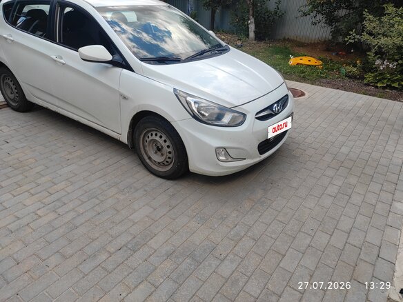 2011 Hyundai Solaris I, белый, 600000 рублей