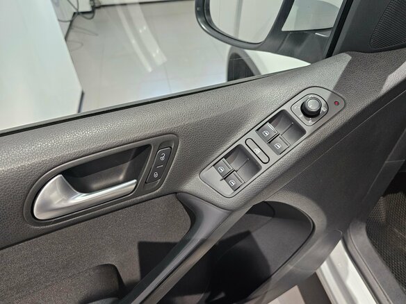 2016 Volkswagen Tiguan I Рестайлинг, белый, 1289000 рублей - вид 9