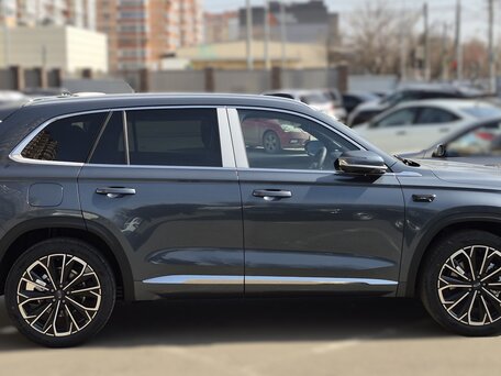 2026 Geely Monjaro (Xingyue L) I Рестайлинг (China Market), серый, 4050000 рублей, вид 5