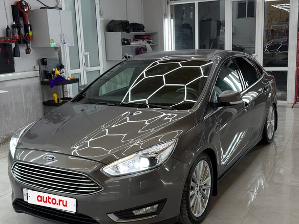 2015 Ford Focus III Рестайлинг, коричневый, 1150000 рублей