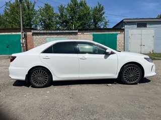 2015 Toyota Camry VII (XV50) Рестайлинг, белый, 1900000 рублей, вид 5