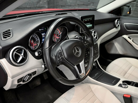 2014 Mercedes-Benz GLA 250 I (X156), красный - вид 18