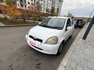 2000 Toyota Vitz I (P10), белый, 275000 рублей, вид 3