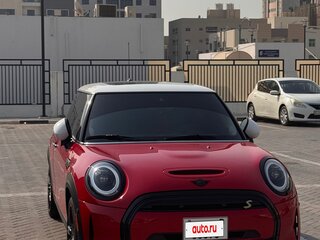 2023 Mini Hatch Cooper SE III (F55/F56) Рестайлинг 2, красный, 3000000 рублей, вид 3