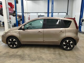 2013 Nissan Note I Рестайлинг, коричневый, 550000 рублей, вид 4