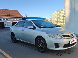 2011 Toyota Corolla X (E140, E150) Рестайлинг, серебристый, 900000 рублей, вид 1