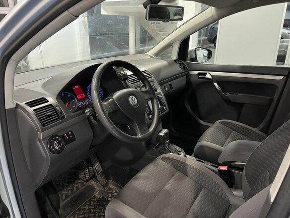 2010 Volkswagen Touran I Рестайлинг, серебристый - вид 19